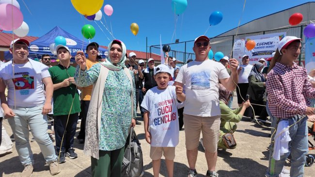 Kanseri yenen 9 yaşında Egemen için balonlar uçtu