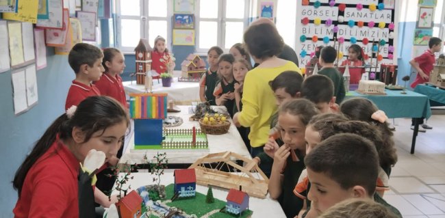 Artvin'de ilkokul öğrencilerince hazırlanan sergi büyük ilgi gördü