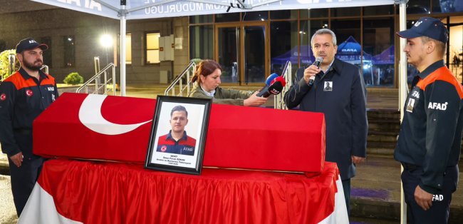 KAYIP KİŞİYİ ARARKEN BOTTAN DÜŞEREK HAYATINI KAYBETEN AFAD GÖREVLİSİ MEMLEKETİNE GÖNDERİLDİ