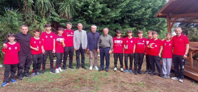 ÇAYKUR GENEL MÜDÜR ALİM; MİNİK ŞAMPİYON GÜREŞCİLERİNİ MİSAFİR ETTİ