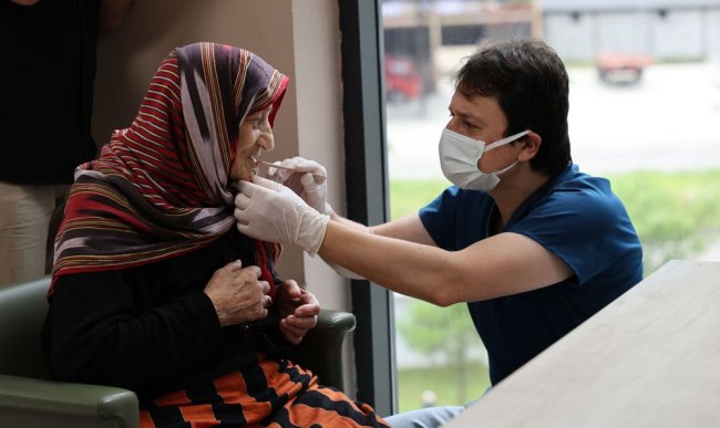 Huzurevi Sakinlerine diş sağlığı hizmeti verildi