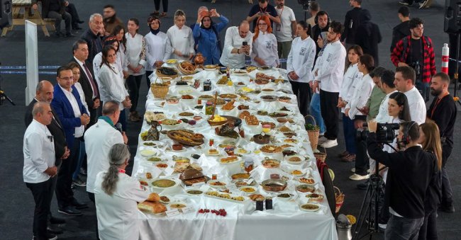 123 İMZA YEMEK AYNI SOFRADA BULUŞTÜ