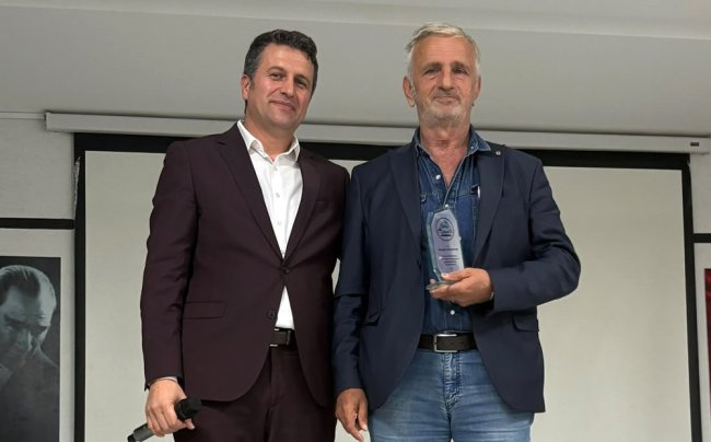 BAYRAK’A PLAKET