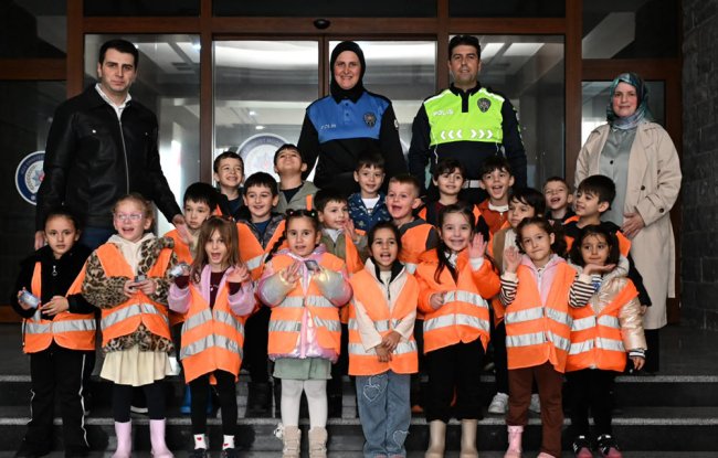 MİNİK MİSAFİRLERDEN EMNİYET MÜDÜRLÜĞÜNE ZİYARET